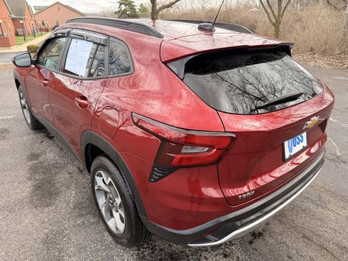 Used 2024 Chevrolet Trax LT image 5