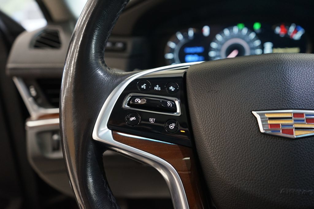 Used 2018 Cadillac Escalade Luxury AWD/4WD image 36