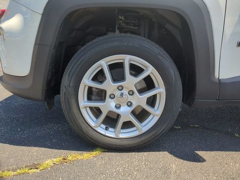 Used 2019 Jeep Renegade Latitude w/ Cold Weather Group AWD/4WD image 24