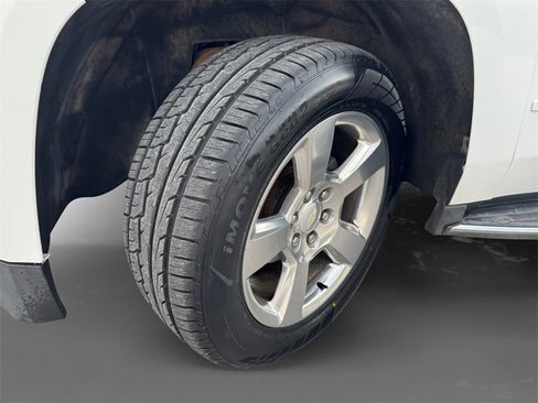 Used 2018 Chevrolet Suburban Premier image 10