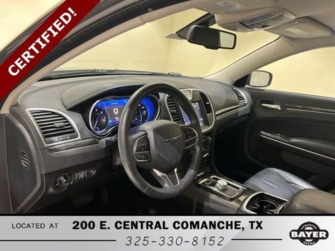 Used 2022 Chrysler 300 Touring L image 9