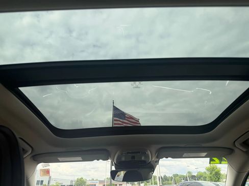 Used 2022 Volvo S60 T8 R-Design Expression image 12