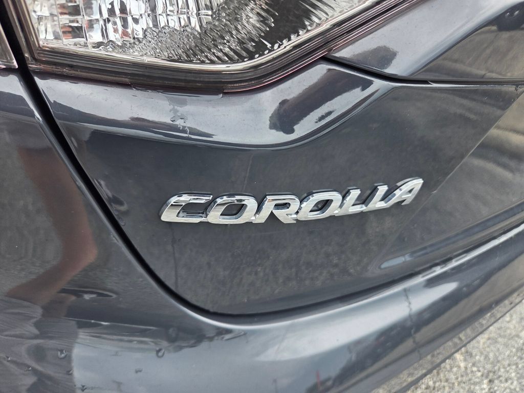 Used 2023 Toyota Corolla LE FWD image 11