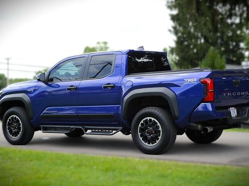 Used 2024 Toyota Tacoma TRD Off-Road w/ TRD Off Road Upgrade Package AWD/4WD image 7