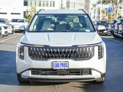 New 2026 Kia Carnival EX FWD image 3