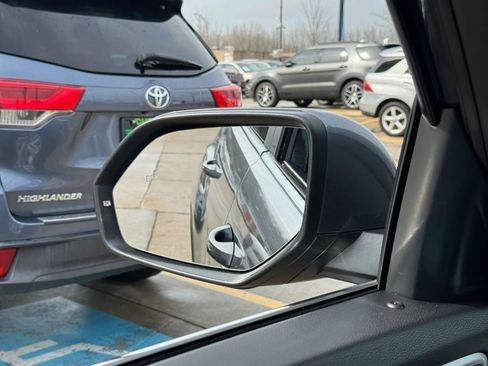 Used 2022 Volkswagen Atlas Cross Sport SE image 48