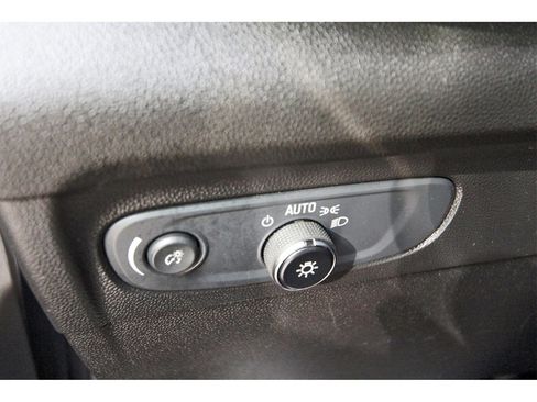 Used 2021 Buick Envision Essence image 23