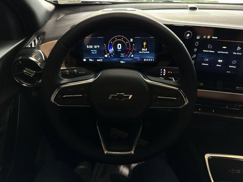 New 2025 Chevrolet Equinox ACTIV w/ Safety and Technology Package image 8