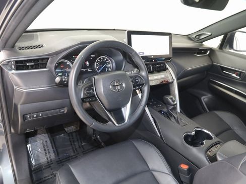 Used 2023 Toyota Venza XLE image 25