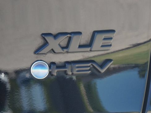 Used 2025 Toyota RAV4 XLE AWD/4WD image 18