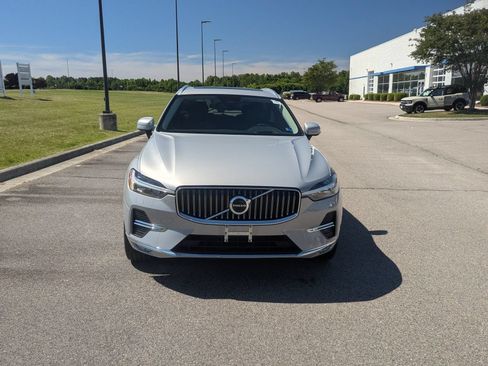 Used 2023 Volvo XC60 B5 Ultimate w/ Climate Package FWD image 8