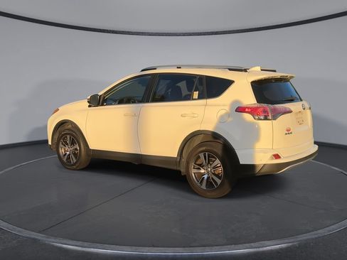Used 2018 Toyota RAV4 XLE FWD image 6