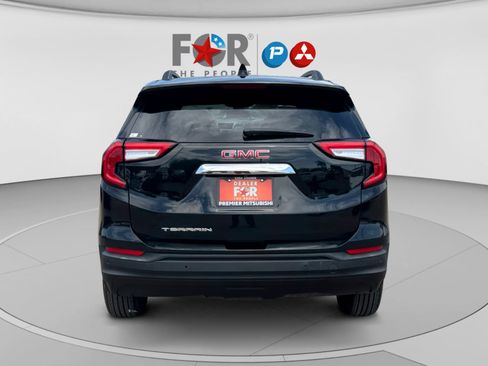 Used 2022 GMC Terrain SLE w/ Driver Convenience Package FWD image 4