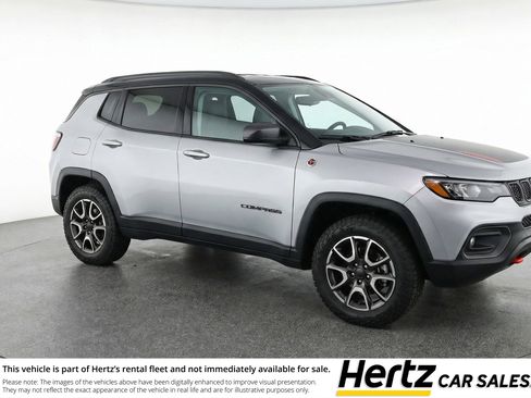 Used 2025 Jeep Compass Trailhawk AWD/4WD image 1