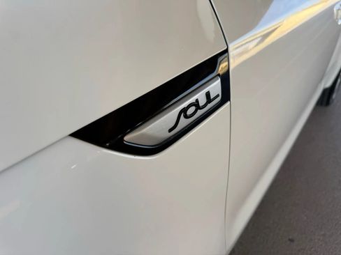 Used 2019 Kia Soul image 9