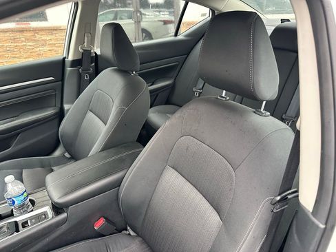 Used 2022 Nissan Altima 2.5 SV w/ SV Premium Package image 3