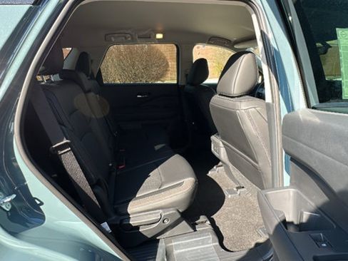 New 2026 Nissan Pathfinder SL image 9