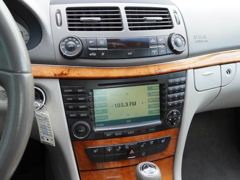 Used 2008 Mercedes-Benz E 350 4MATIC Sedan image 23
