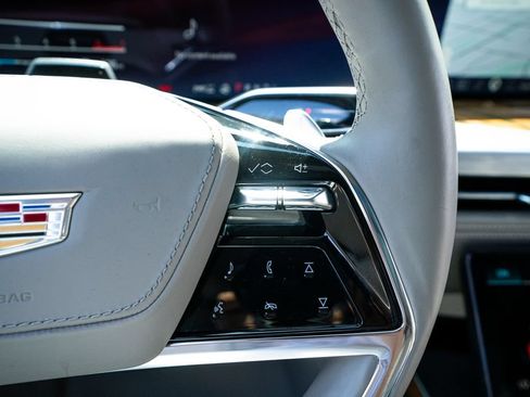 Used 2025 Cadillac Escalade Sport Platinum w/ LPO, Floor Liner Package AWD/4WD image 36
