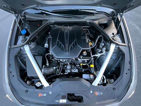 Used 2025 Genesis G70 2.5T image 10