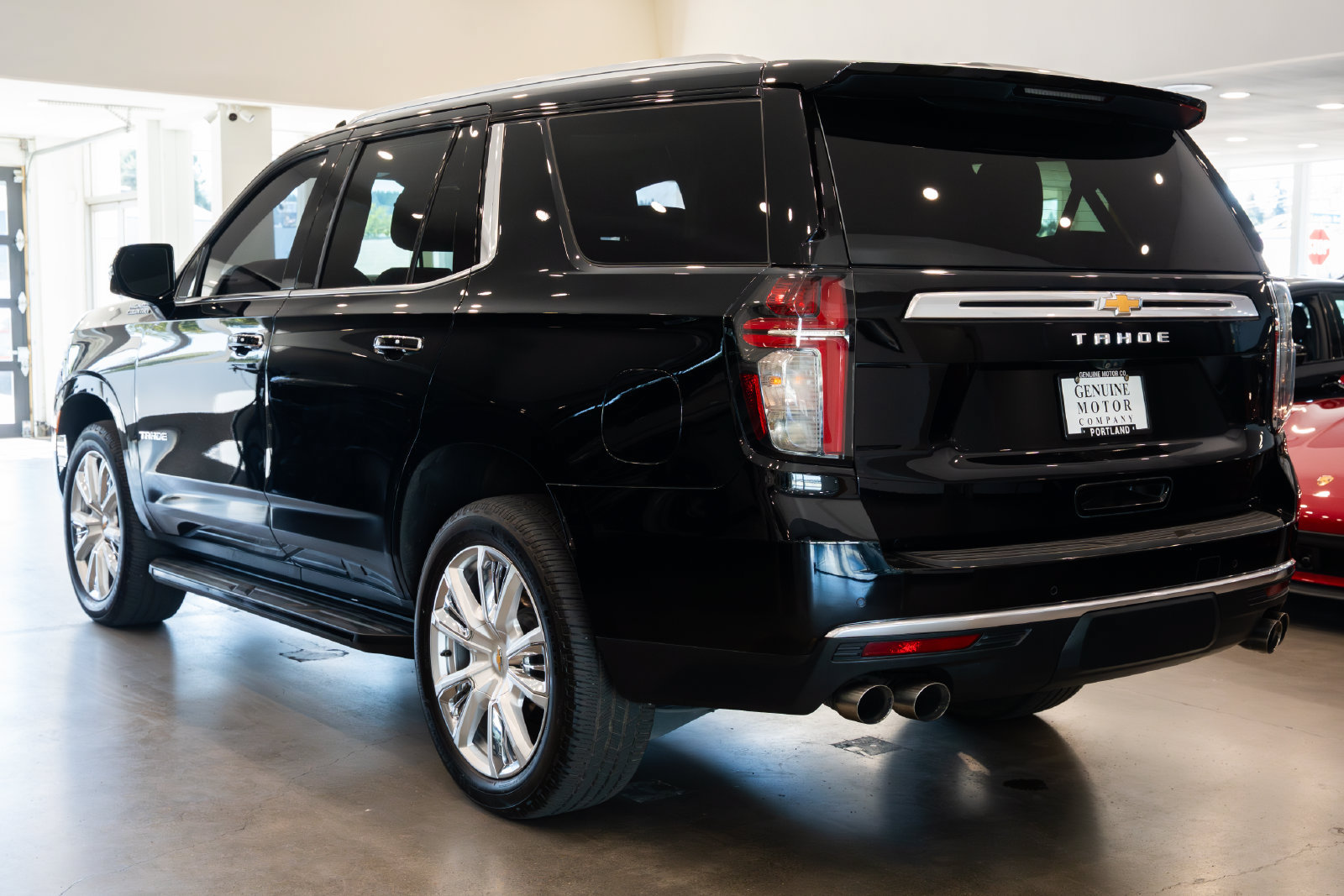 Used 2021 Chevrolet Tahoe High Country w/ Premium Package AWD/4WD image 6