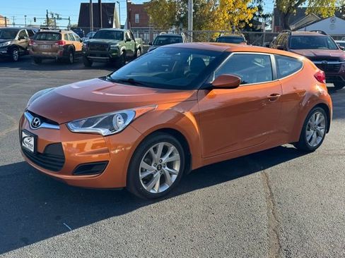 Used 2016 Hyundai Veloster Base image 3