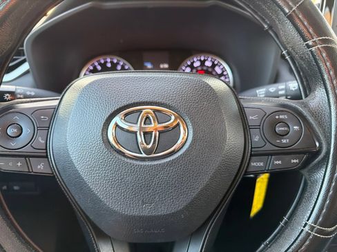 Used 2022 Toyota RAV4 LE FWD image 7