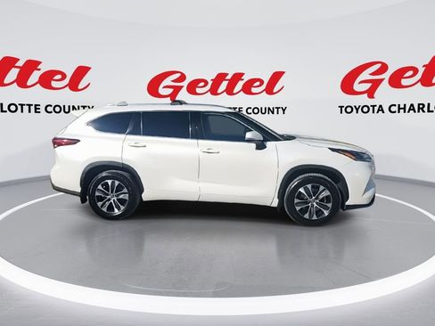 Used 2021 Toyota Highlander XLE image 9