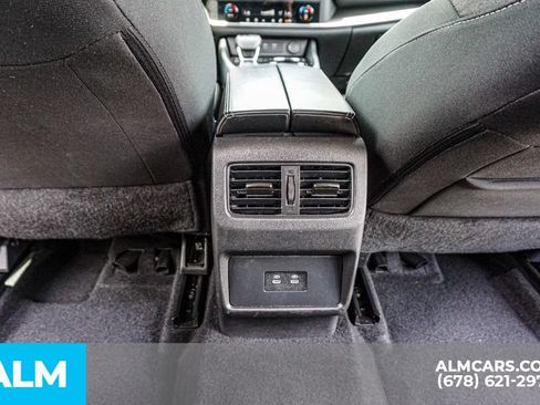 Used 2024 Nissan Rogue SV FWD image 31