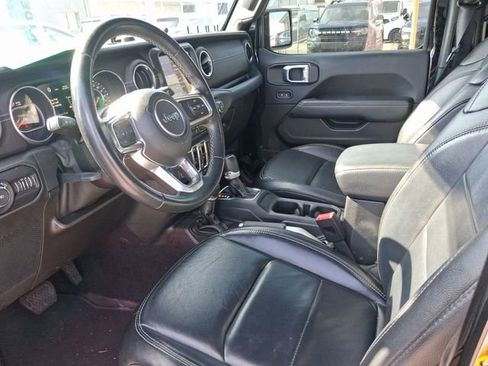 Used 2019 Jeep Wrangler Unlimited Sahara AWD/4WD image 11