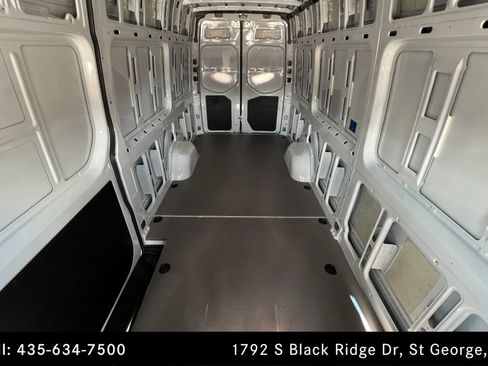 Used 2025 Mercedes-Benz Sprinter 2500 image 24