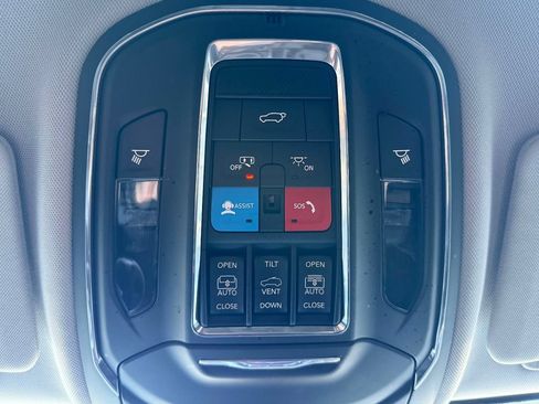 Used 2023 Jeep Grand Cherokee L Limited AWD/4WD image 25