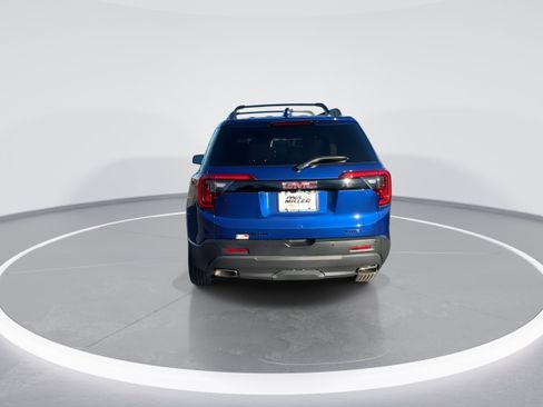 Used 2023 GMC Acadia SLT w/ Elevation Edition image 7