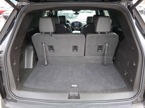 Used 2023 Chevrolet Traverse RS image 28