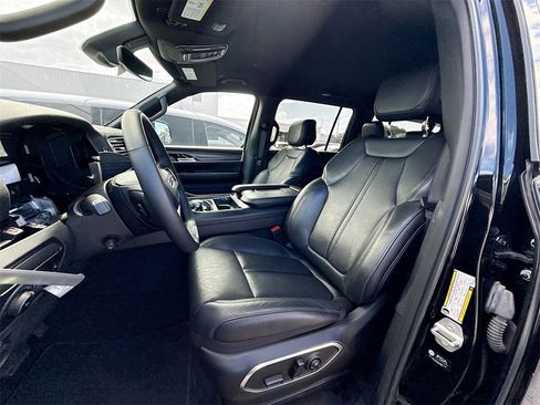 Used 2023 Jeep Wagoneer L Series II image 20