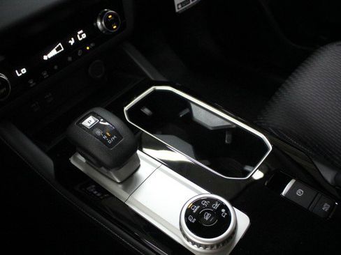 New 2026 Mitsubishi Outlander ES image 14