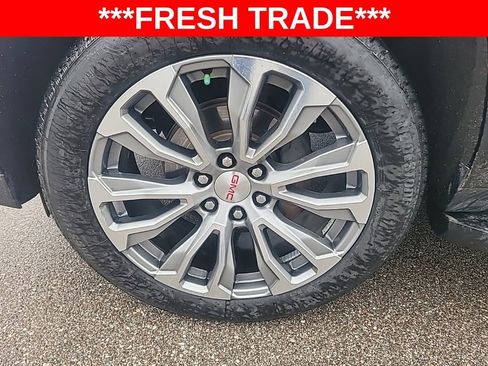 Used 2021 GMC Yukon Denali w/ Advanced Technology Package image 18