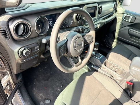 Certified 2023 Jeep Wrangler Unlimited w/ Convenience Group AWD/4WD image 10