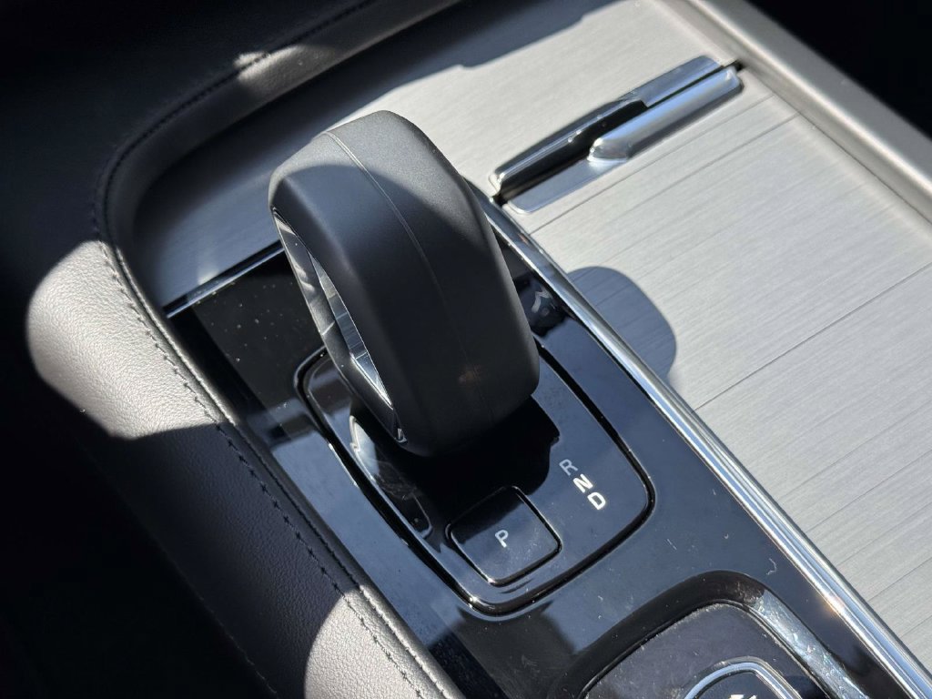 Certified 2025 Volvo XC90 B5 Core AWD/4WD image 28