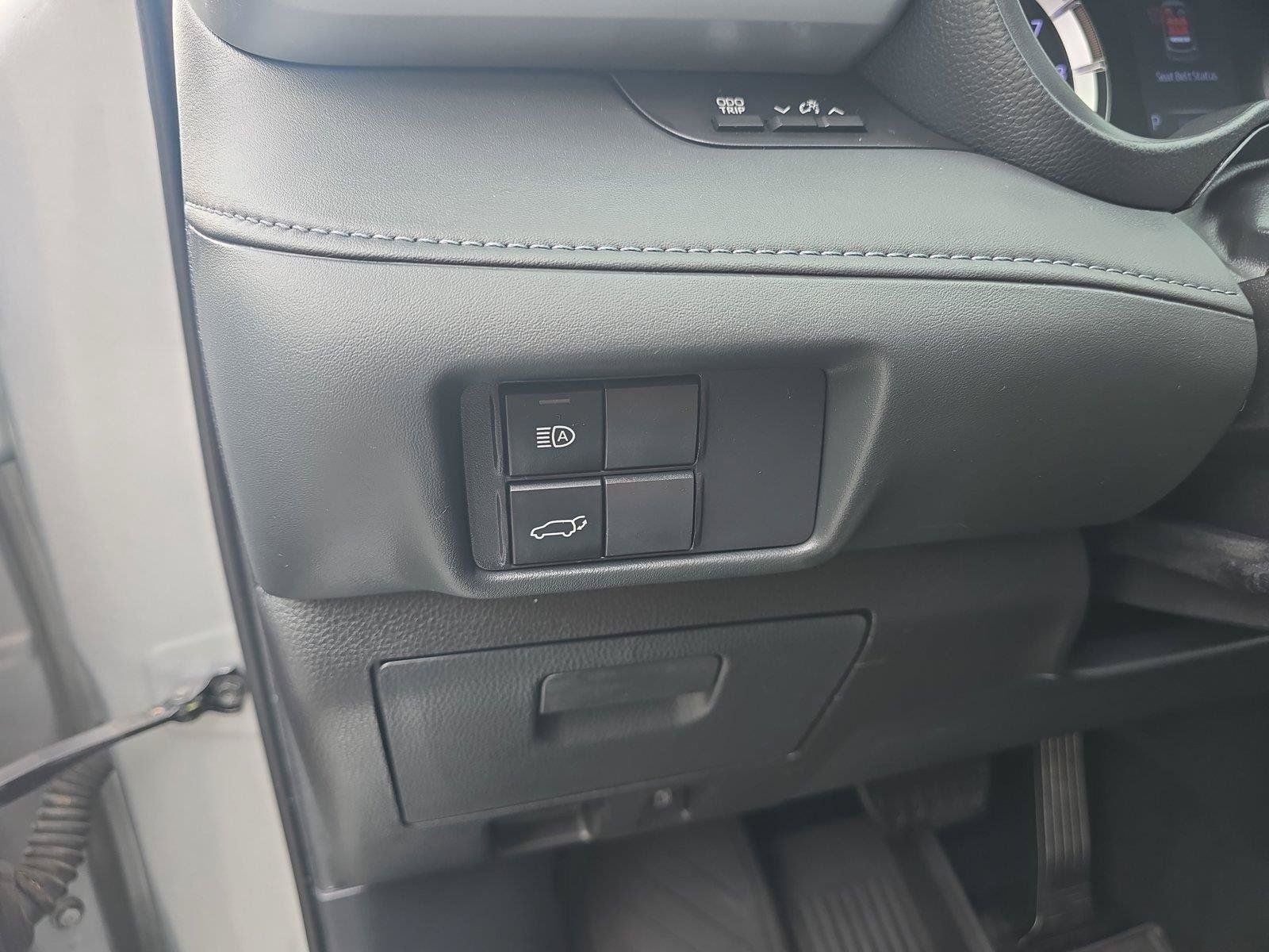 Used 2020 Toyota Highlander LE AWD/4WD image 23