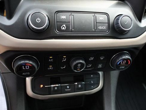 Certified 2023 GMC Acadia Denali w/ Denali Ultimate Package FWD image 34