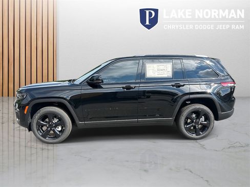 New 2025 Jeep Grand Cherokee Limited w/ Black Appearance Package image 6