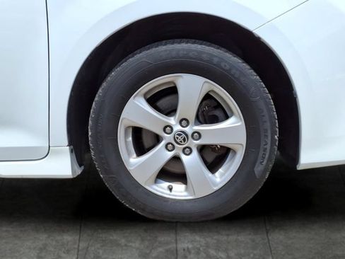 Used 2020 Toyota Sienna L FWD image 9
