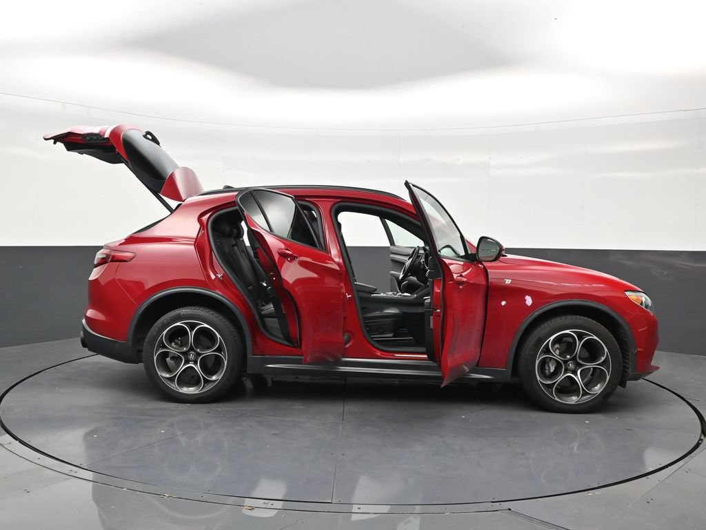 Used 2022 Alfa Romeo Stelvio Ti w/ Active Assist Plus Package AWD/4WD image 28