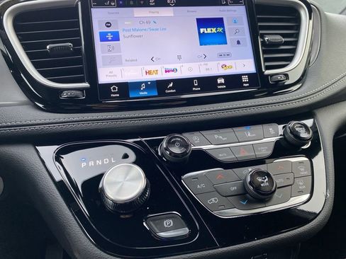 New 2026 Chrysler Pacifica Select image 33