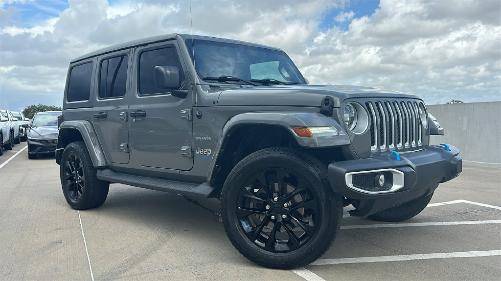 Used 2023 Jeep Wrangler Unlimited Sahara w/ Cold Weather Group AWD/4WD image 7