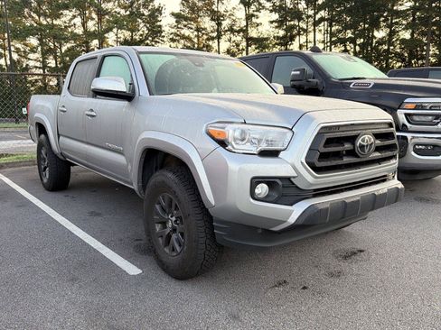 Used 2022 Toyota Tacoma SR5 w/ Technology Package RWD image 3