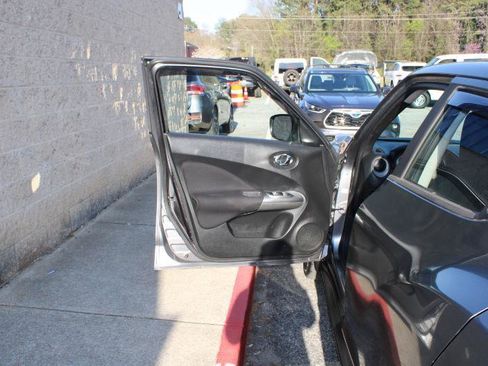 Used 2017 Nissan Juke S FWD image 15