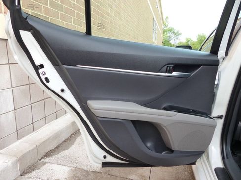 Used 2018 Toyota Camry LE FWD image 28