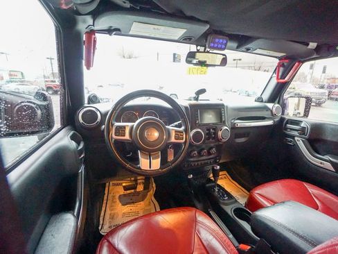 Used 2013 Jeep Wrangler Unlimited Rubicon image 15